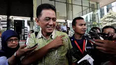 Komisaris Utama PT PLN, Chandra M Hamzah menjawab pertanyaan wartawan di KPK, Jakarta, Rabu (24/12/2014). (Liputan6.com/Miftahul Hayat)