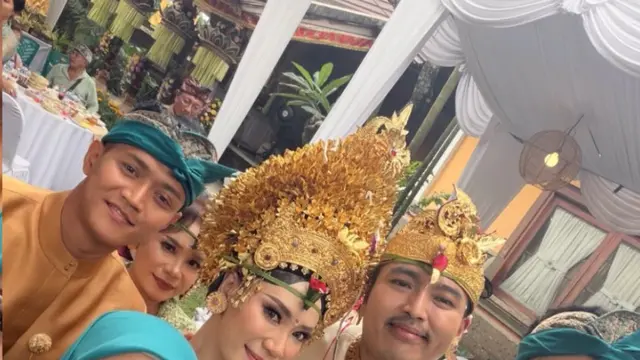 Rezky Aditya saat kondangan bersama Citra Kirana.  [@citraciki]
