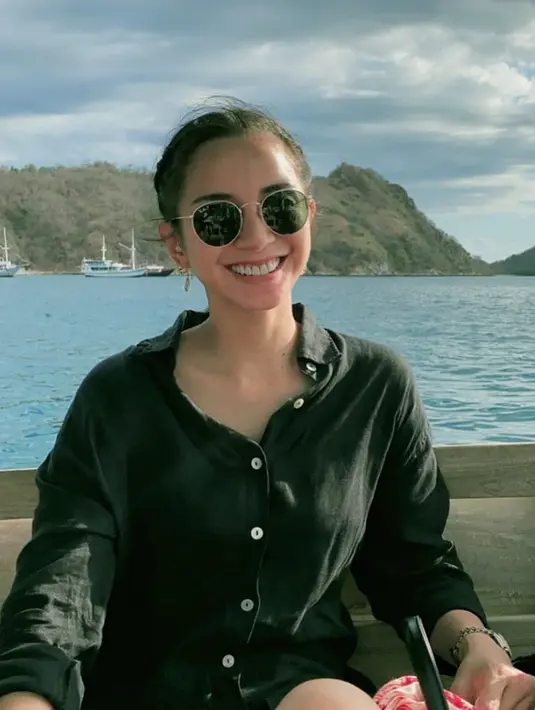 Sebagai pebisnis, di tengah situasi seperti sekarang memang harus pandai mencari cara untuk bertahan. Semula bukan sanitizer sebagai produk yang pertama kali keluar saat peluncuran. (Instagram/kiranalarasati)