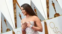 Penampilan Priyanka Chopra saat menghadiri Oscar 2017. (AFP/Bintang.com)
