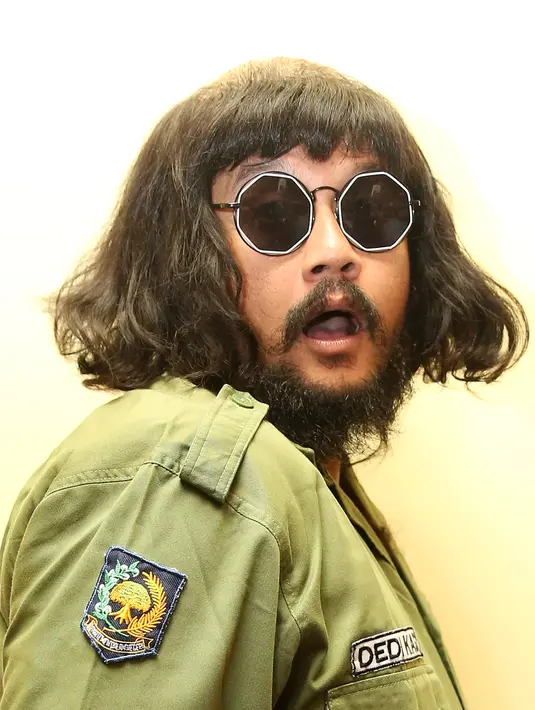 Sebagai aktor, Dwi Sasono siap menjalani berbagai peran yang diberikan. Dalam film terbarunya, 5 Cowok Jagoan, ia berperan sebagai hansip bernama Deddy Kasi. Memiliki perut buncit dan berkepala botak. (Bambang E Ros/Bintang.com)