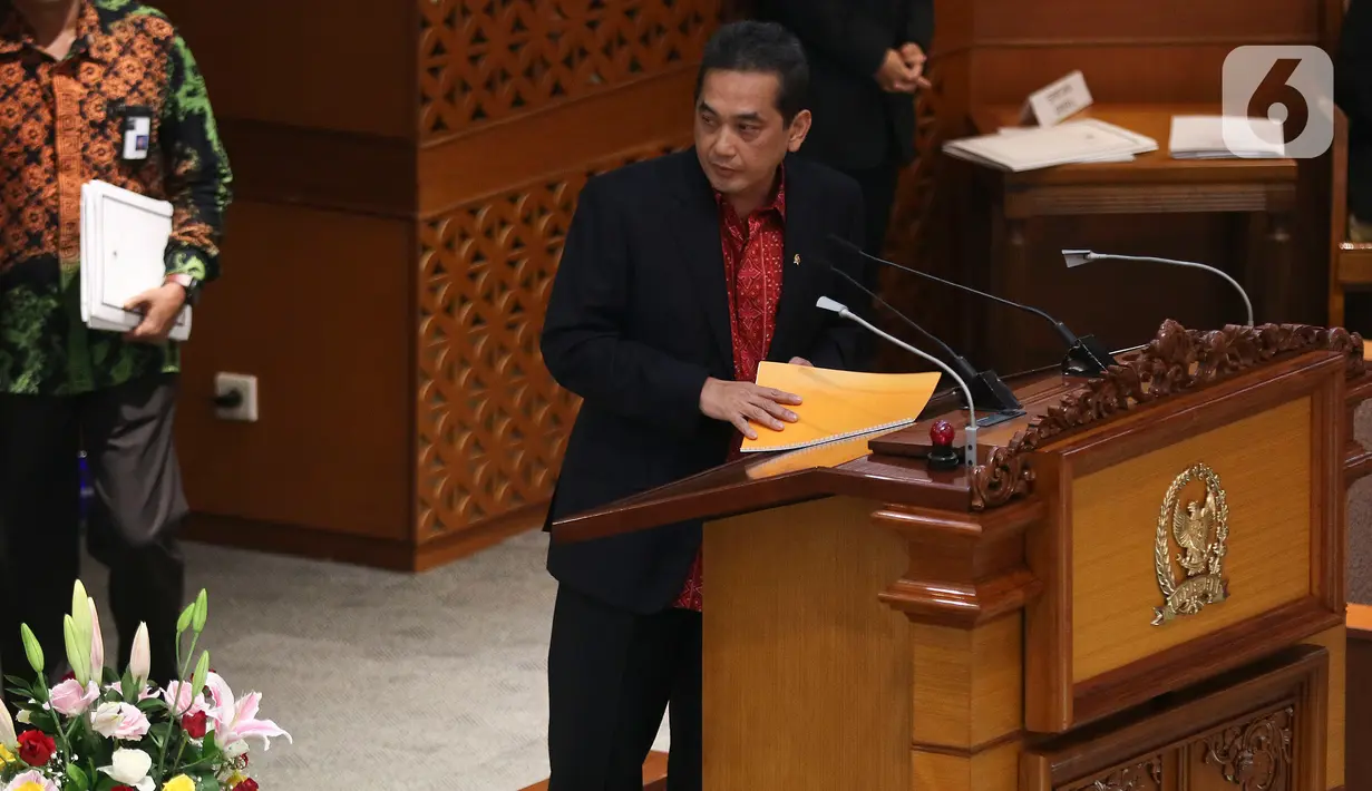 Menteri Perdagangan Agus Suparmanto menyampaikan pandangan pemerintah saat Rapat Paripurna ke-10 di Senayan, Kamis (6/2/2020). DPR mengesahkan Undang-Undang Perjanjian Perdagangan Bebas Indonesia-Australia Comprehensive Economic Partnership Agreement (IA-CEPA). (Liputan6.com/Johan Tallo)