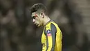 Pemain Arsenal, Gabriel terlihat berdarah saat berbenturan dengan pemain Preston North End pada laga Piala FA diDeepdale, Preston, (7/1/2017). Arsenal menang 2-1. (Dave Howarth/PA via AP)