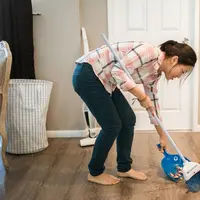 Cara membersihkan ruangan karena kondisi ruangan berdampak pada kesehatan mental perempuan, credit: Pusapu