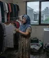 Pakaian Sulit Kering saat Musim Hujan (AI Generated)
