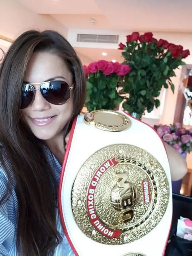 [Bintang] Intip Pesona Firuza Sharipova, Petinju Terseksi dari Kazakhastan