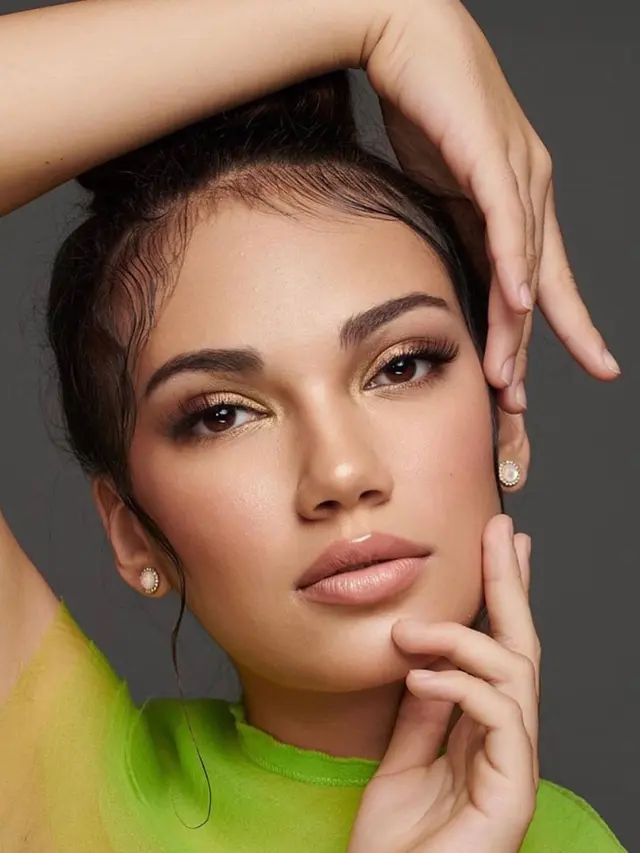 8 Pemotretan Haico Van der Veken dengan Makeup Tebal Ini Curi Perhatian