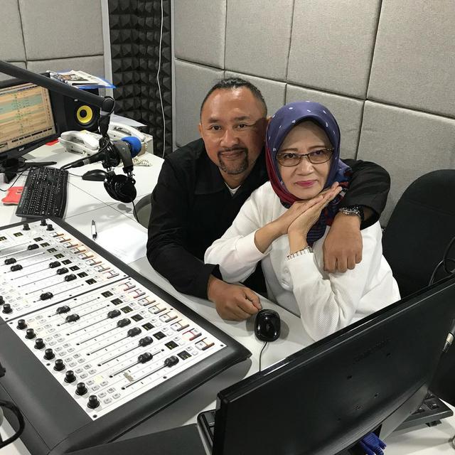 Ronal Surapradja Sering Ditemani Ibunda Usai Gugat Cerai Istri, Ini 5 Potret Kebersamaannya