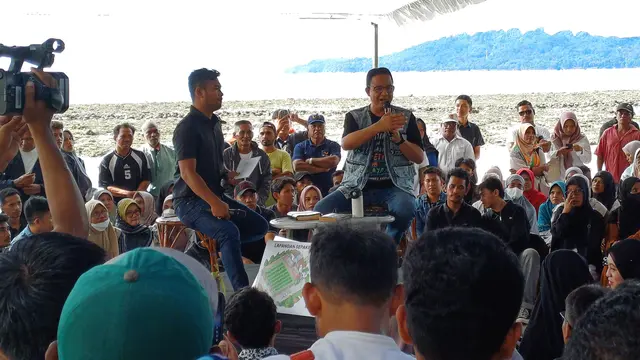 Calon presiden nomor urut satu Anies Baswedan di acara 'Desak Anies' Ambon, Maluku, Senin (15/1/2024). (Liputan6.com/Winda Nelfira)