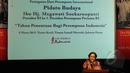 Presiden RI Ke-5, Megawati Soekarnoputri memberikan pidato budaya dalam rangka peringatan Hari Perempuan Internasional di Teater Kecil Taman Ismail Marzuki, Jakarta, Minggu (8/3/2015). (Liputan6.com/Helmi Fithriansyah)