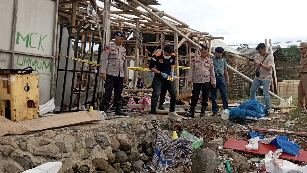 Kondisi rumah korban tewas usai terkena bom ikan di Pesawaran, Lampung. Foto : (Istimewa).