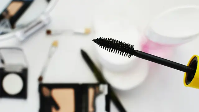 Tips agar Maskara Tidak Mudah Luntur (photo by pexels.com)