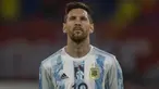 Lionel Messi menjadi satu-satunya pemain aktif yang berpeluang melampaui catatan Lothar Matthaus sebagai pemain dengan penampilan terbanyak sepanjang sejarah Piala Dunia. La Pulga yang kini telah tampil dalam 19 laga di putaran final, berpeluang melampaui torehan Lothar Matthaus jika ia selalu diturunkan dan Argentina lolos hingga laga final atau pun perebutan tempat ketiga. Dengan tambahan 7 laga di Qatar nanti, ia akan menggenapkan torehannya menjadi 26. Berikut 6 pemain dengan jumlah penampilan terbanyak di Piala Dunia hingga kini. (AFP/Juan Mabromata)