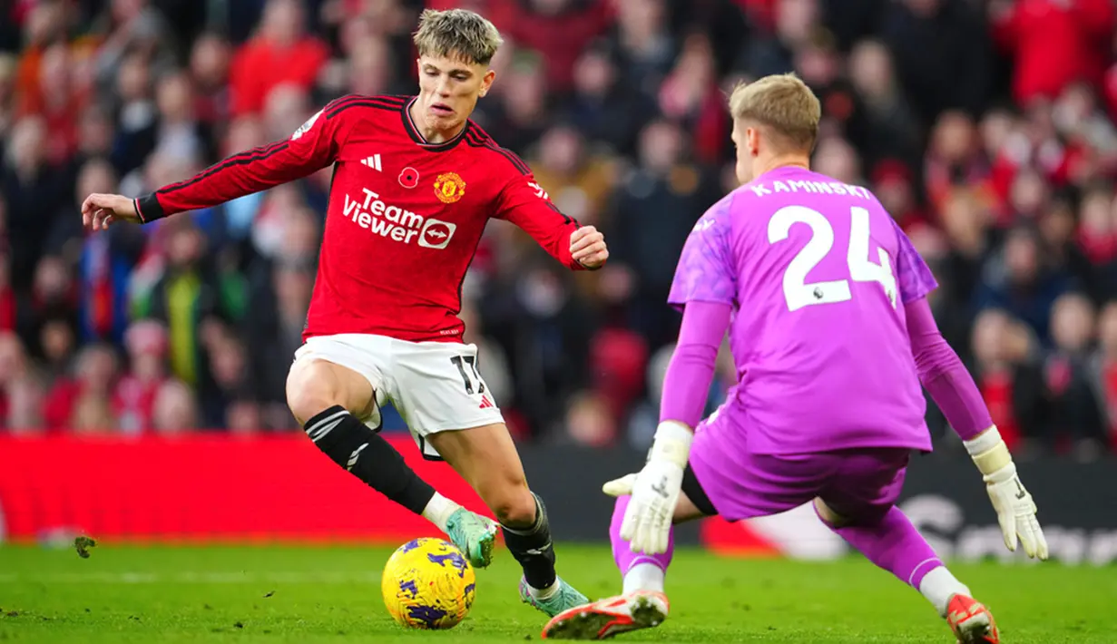 MU akhirnya bisa memecah kebuntuan pada meit 59. Bek tengah Victor Lindelof yang mencetak gol. Skema sepak pojok jatuh ke kaki Rashford yang langsung mengirim bola ke mulut gawang dan diselesaikan dengan baik oleh Lindelof. (AP Photo/Jon Super)