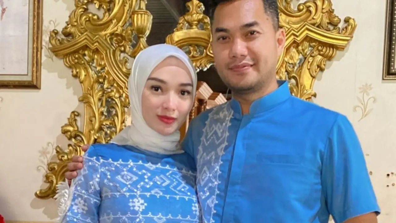 Pesona Zaskia Gotik dalam Balutan Hijab, Tuai Pujian