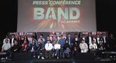 Direktur Emtek Media, Harsiwi Achmad (tengah depan) bersama para juri Band Academy saat memberi keterangan di SCTV Tower, Jakarta, Kamis (2/4/2026). Indosiar kembali membuat sebuah gebrakan besar. Stasiun televisi ini secara resmi mengumumkan program terbaru mereka, Band Academy. (Kapanlagi.com/Budy Santoso)