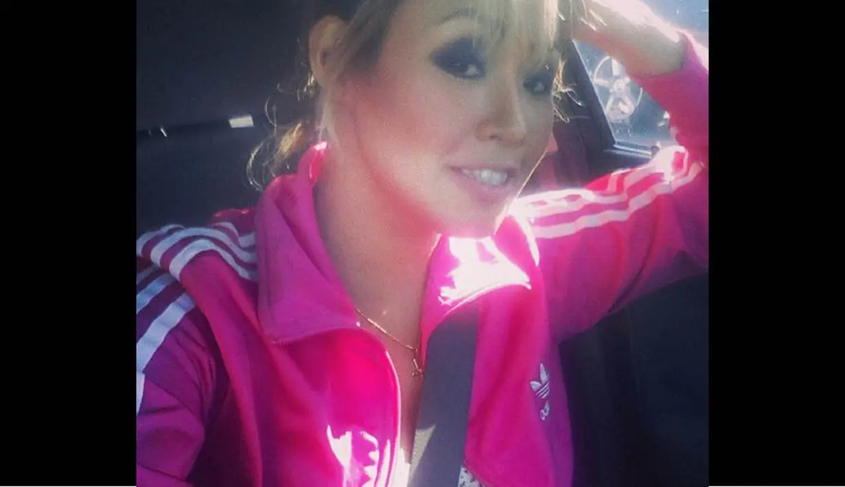 Sejak menetap di Amerika, sontak karier Pinkan sudah tidak lagi terdengar di Tanah Air. (instagram.com/pinkan_mambo)