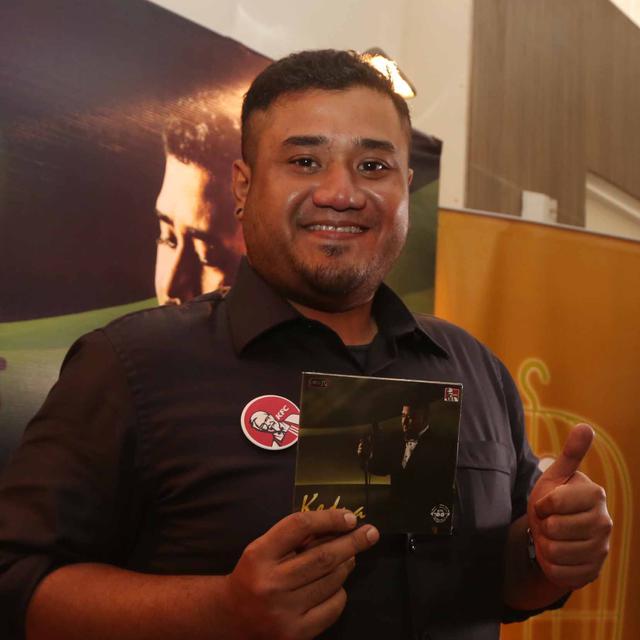 Lirik Lagu Mike Mohede Sahabat Jadi Cinta News Entertainment Fimela Com
