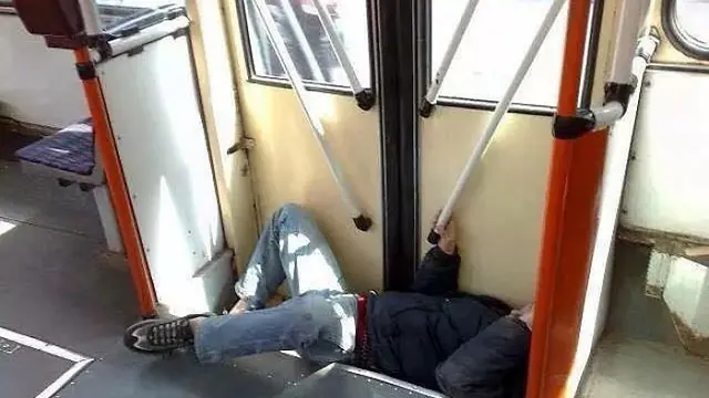 kejadian absurd di bus