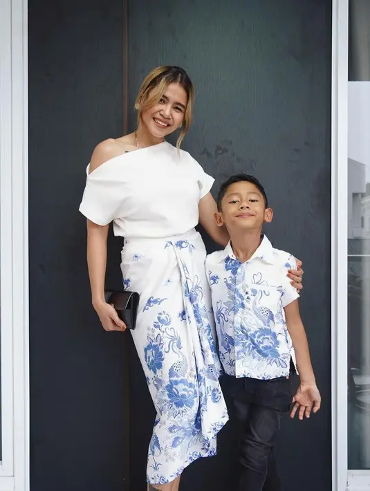 <p>Kartika Wijaksana, istri komika Uus [Instagram/kartikawijaksana]</p>