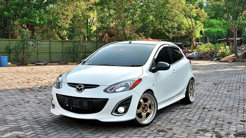 Modifikasi Mazda2