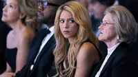 Shakira saat menghadiri pertemuan tahunan Forum Ekonomi Dunia (WEF) di Davos, Swiss (16/1). Penyanyi asal Kolombia dan Duta UNICEF tersebut Tampil cantik saat berbicara di acara Forum Ekonomi Dunia (WEF). (AFP Photo/Fabrice Coffrini)