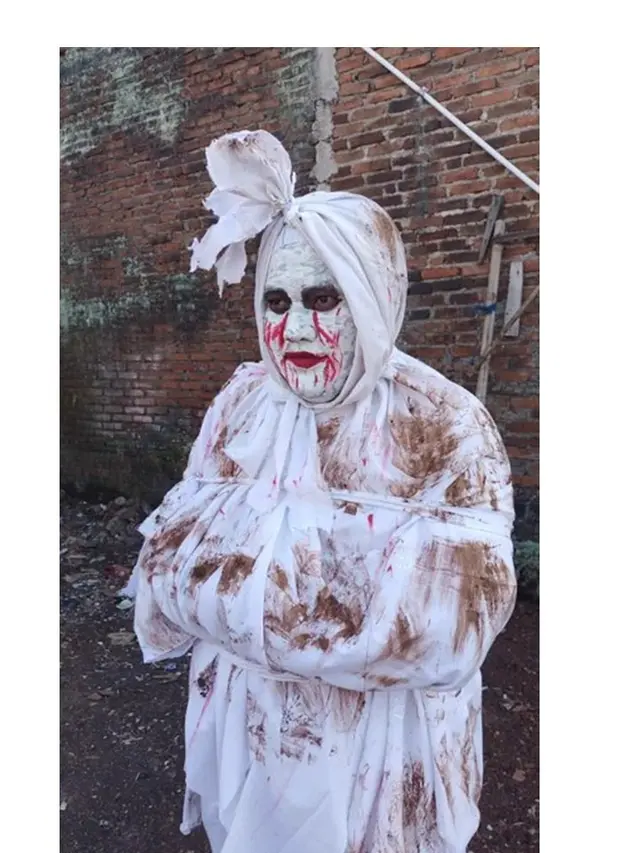 7 Editan Foto Netizen Lagi Cosplay Pocong Ini Bikin Geleng Kepala, Gagal Seram