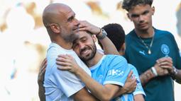 Sayangnya, laga perpisahan tersebut tercoreng akibat Manchester City kalah dari Aston Villa dengan skor 1-2. (AFP/Darren Staples)