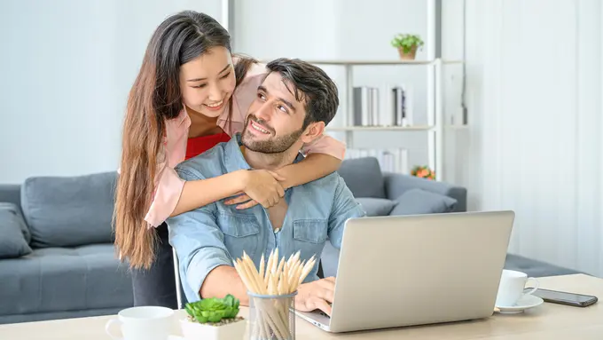 couple menikah bahagia