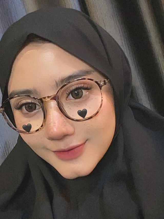 6 Potret Ghea Youbi Pakai Hijab, Penampilannya Bikin Pangling