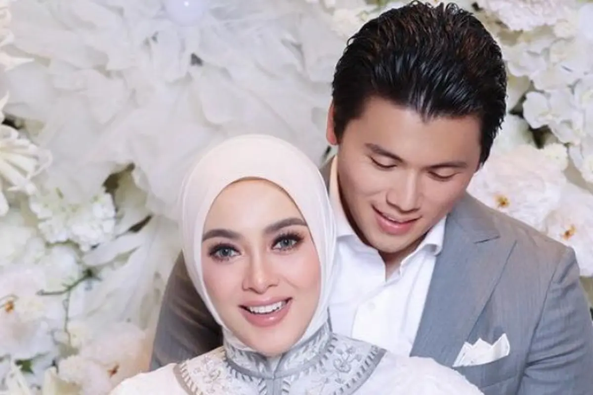 Gaya Syahrini Pamer Baby Bump saat Hamil 7 Bulan