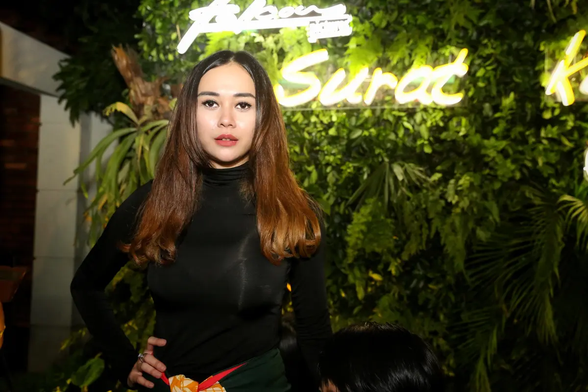 [Bintang] Aura Kasih
