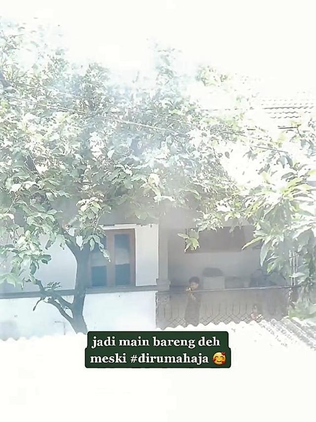 Bentuk simpati bocah cilik menemani temannya bermain saat isoman.