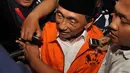 Mantan Bupati Bangkalan, Fuad Amin Imron ditetapkan sebagai tersangka kasus dugaan suap jual beli gas alam pembangkit listrik di wilayah Gresik, Jawa Timur, Selasa (2/12/2014). (Liputan6.com/Miftahul Hayat)