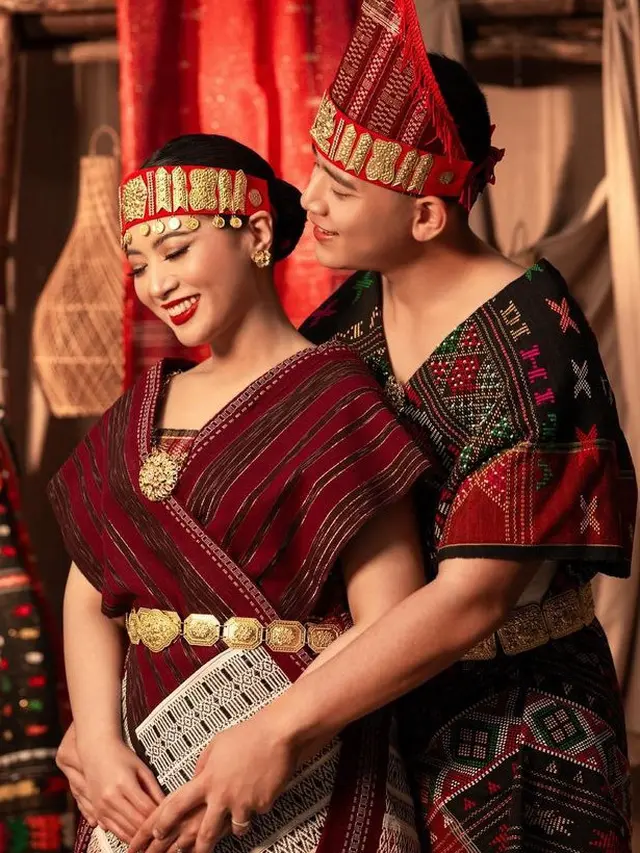 Prewedding Putri Andika Perkasa, Angela Perkasa Kenakan 7 Pakaian Adat Indonesia. [@hafizzyakbar]