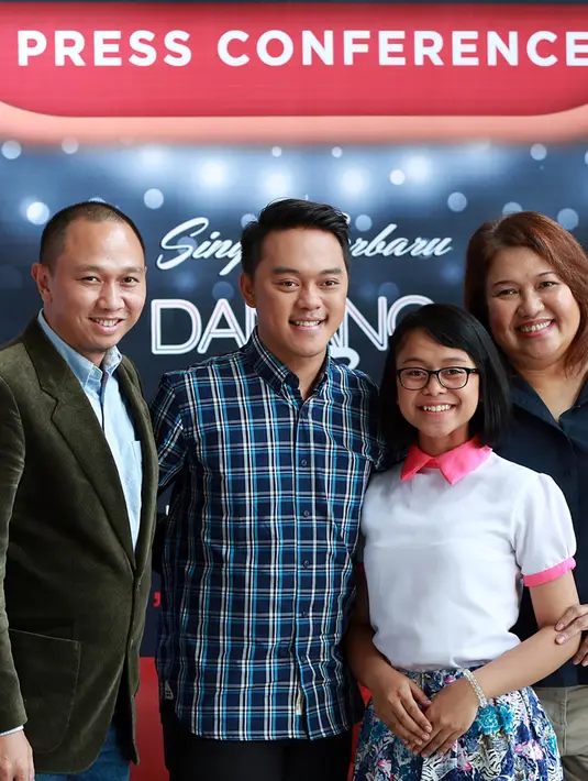 Danang dan Lesti merilis single melayu di studio 5 Indosiar, Jakarta Barat, Kamis (25/2/2016). (Foto: Deki Prayoga/Bintang.com)