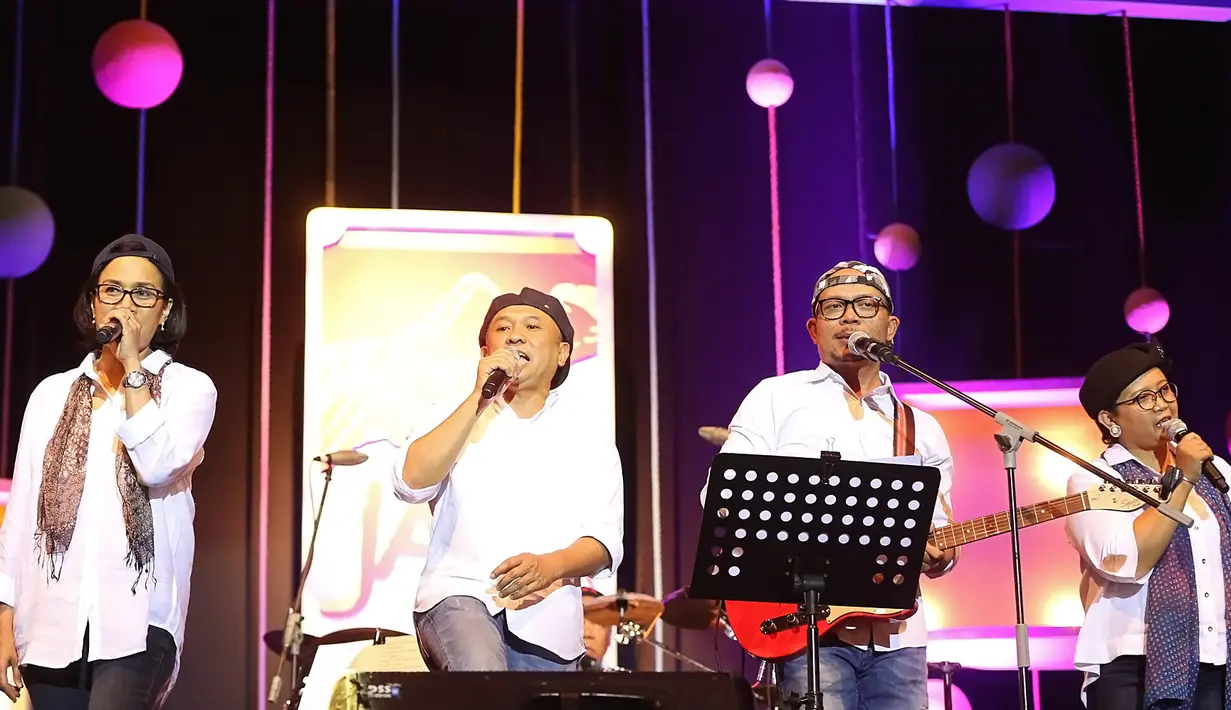 Tanpa basa basi lagi,  para personel Elek Yo Band langsung menggebrak panggung Java Jazz 2018 di Hall B 1 JIExpo Kemayoran, Jakarta Pusat Jumat (2/3/2018).  (Bambang E Ros/Bintang.com)