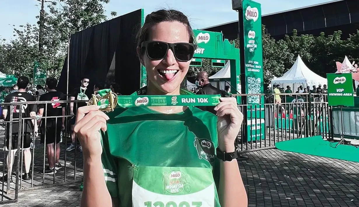 <p>Baru-baru ini Nia Ramadhani ikut lomba lari 10K. Tak disangka, ia ternyata bisa menjadi 10K Finisher. Istri Ardi Bakrie ini merasa bahagia. (Instagram/ramadhaniabakrie)</p>