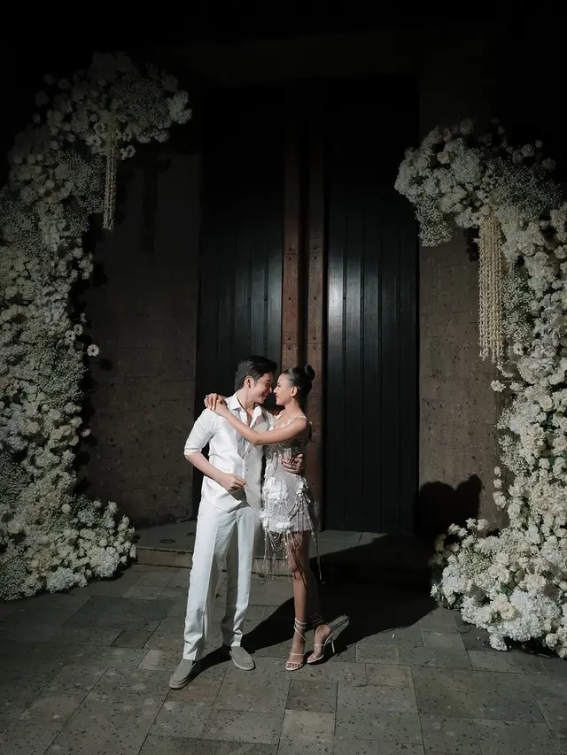 6 Gaya Glamor Shenina Cinnamon dengan Gaun After Party yang Mencuri Perhatian