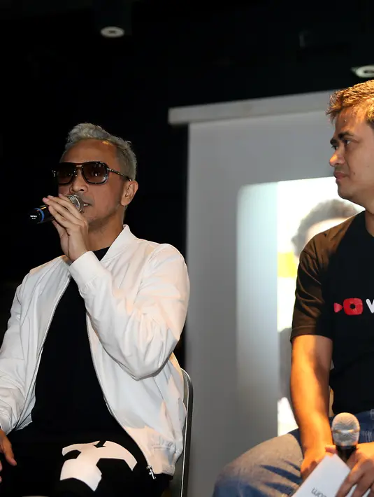 "Di sini dapat terlihat bagaimana sehari-hari Giring di luar dunia hiburan, serta cara Giring menghabiskan waktu bersama keluarga. Diunggah secara ekslusif di vidio.com," kata Gagan Gandara selaku head of operation vidio.com. (Andy Masela/Bintang.com)