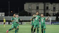 Penyerang asing PSS Sleman, Wander Luiz merayakan gol ke gawang Barito Putera bersama rekan-rekannya di Stadion Kompyang Sujana, Minggu (6/2/2022) malam WIB. (Dok. PSS Sleman)