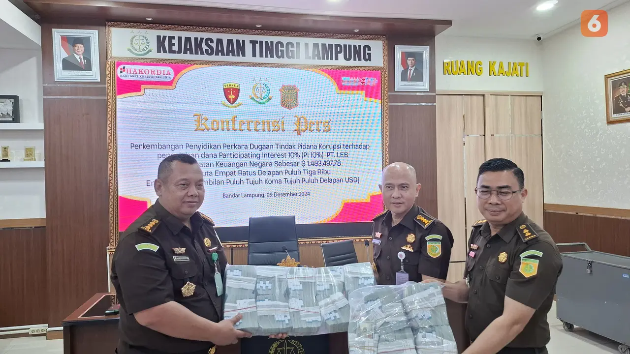 Barang bukti 1.483.497,78 USD yang diamankan oleh Pidsus Kejati Lampung. Foto : (Liputan6.com/Ardi).