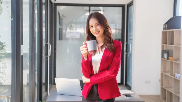 perempuan dan 4 september berdiri