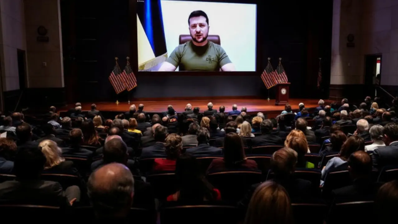 Presiden Ukraina Volodymyr Zelensky berpidato di depan Kongres AS melalui tautan video pada 16 Maret 2022. (Drew Angerer POOL/AFP)