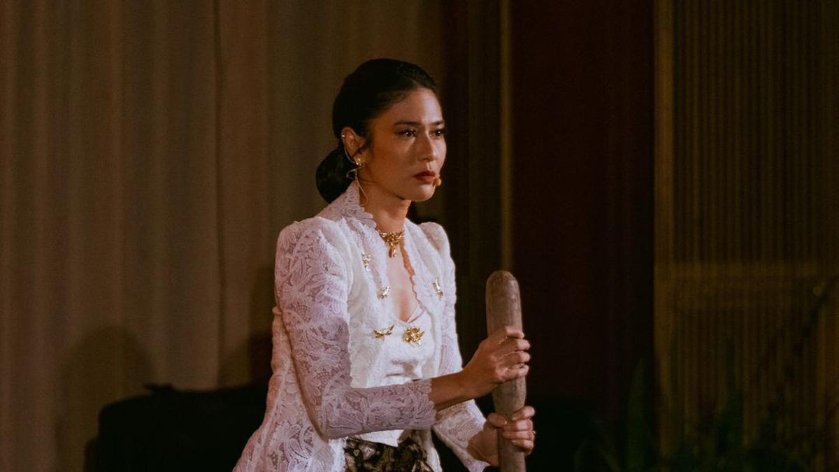 5 Potret Cantik Dian Sastrowardoyo Kenakan Kebaya, Inspirasi Tampil Elegan di Acara Resmi dan Spesial