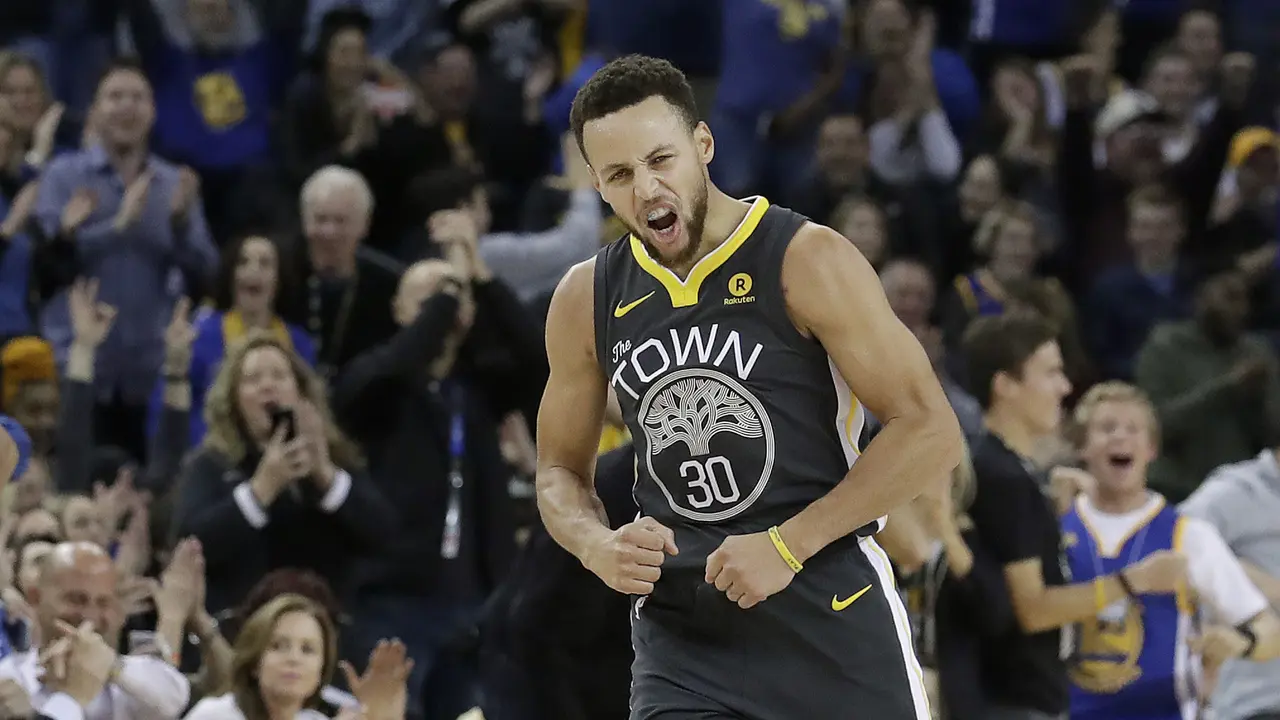 NBA: Comeback Sensasional Curry Menangkan Warriors