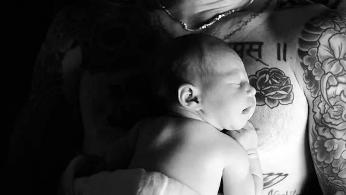 [Bintang] Behati Prinsloo Pamer Kehamilan