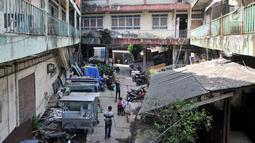 Aktivitas penghuni Wisma Ciliwung, Jakarta, Senin (17/9). Wisma Ciliwung nantinya digunakan sebagai tempat tinggal bagi warga Bukit Duri korban penggusuran pada 2016 silam. (Merdeka.com/Iqbal Nugroho)