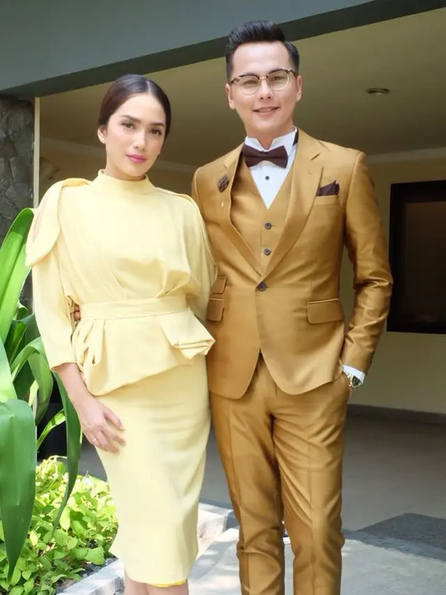 FOTO: Gaya Andhika Pratama saat Pakai Setelan Jas, Menawan