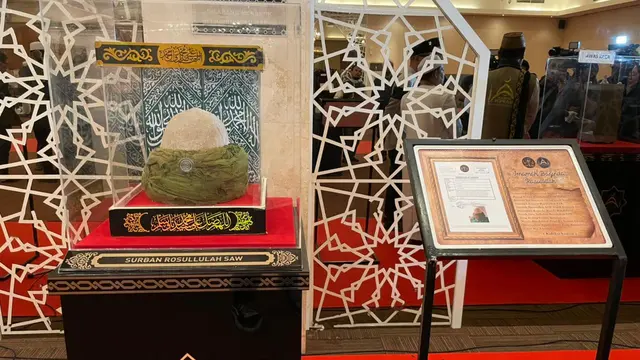 Ustaz Zacky Mirza Hadirkan Pameran Barang Peninggalan Rasulullah, Dari Potongan Sorban Hingga Ekstrak Keringat yang Mewangi